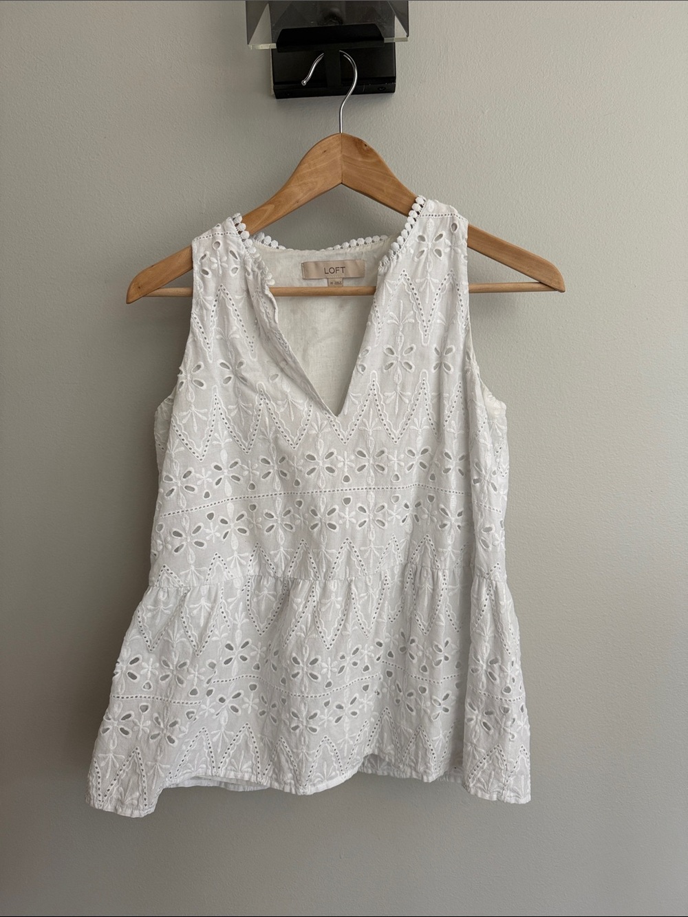 LOFT White Cotton Eyelet V-Neck Peplum Tank Top Camisole Sleeveless Blouse